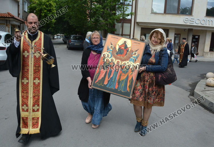 Литийно шествие за Спасовден, именикът Спас Александров раздаде курбан