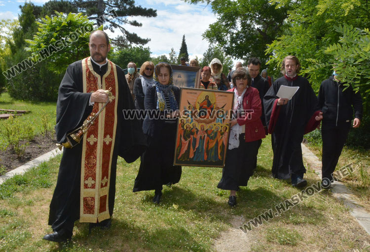 Литийно шествие за Спасовден, именикът Спас Александров раздаде курбан