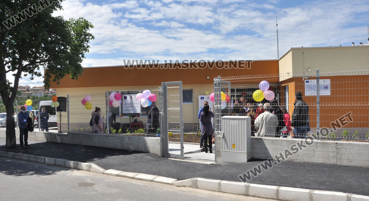 Откриха Дневен център за деца с увреждания и Преходно жилище за деца в риск