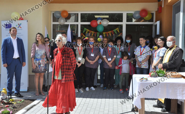 Откриха Дневен център за деца с увреждания и Преходно жилище за деца в риск