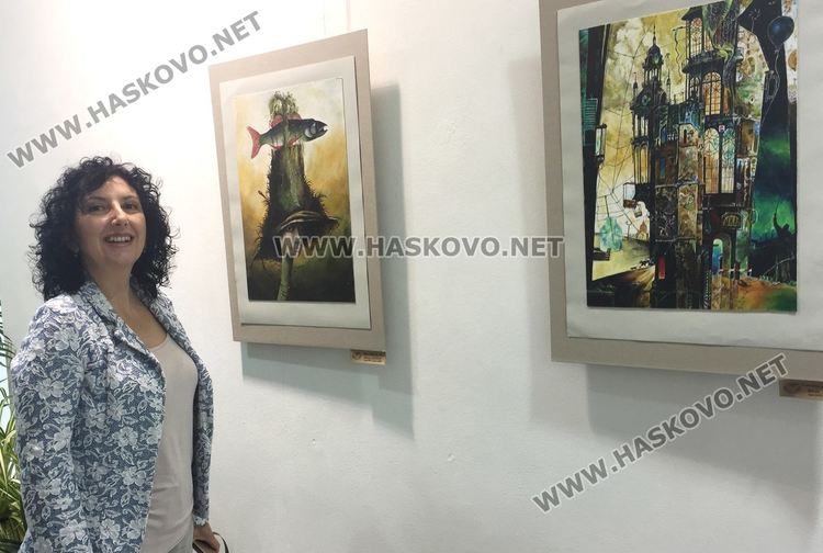 Школа „Колорит“ подреди първоюнска иложба от хартиени вдъхновения