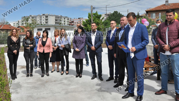 Откриха Дневен център за деца с увреждания и Преходно жилище за деца в риск