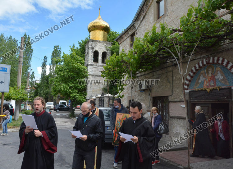 Литийно шествие за Спасовден, именикът Спас Александров раздаде курбан