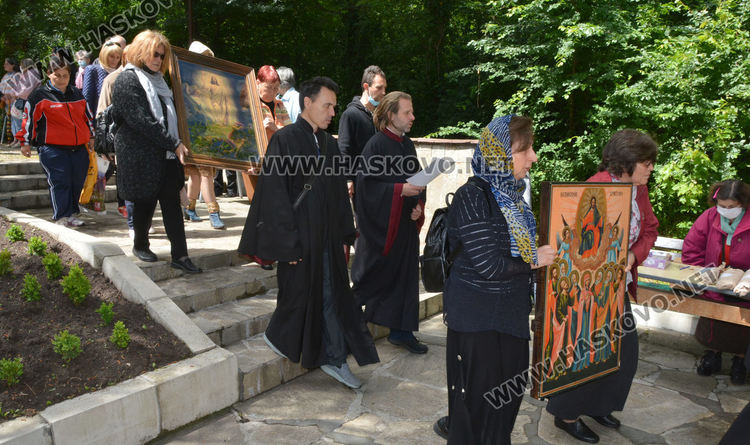 Литийно шествие за Спасовден, именикът Спас Александров раздаде курбан