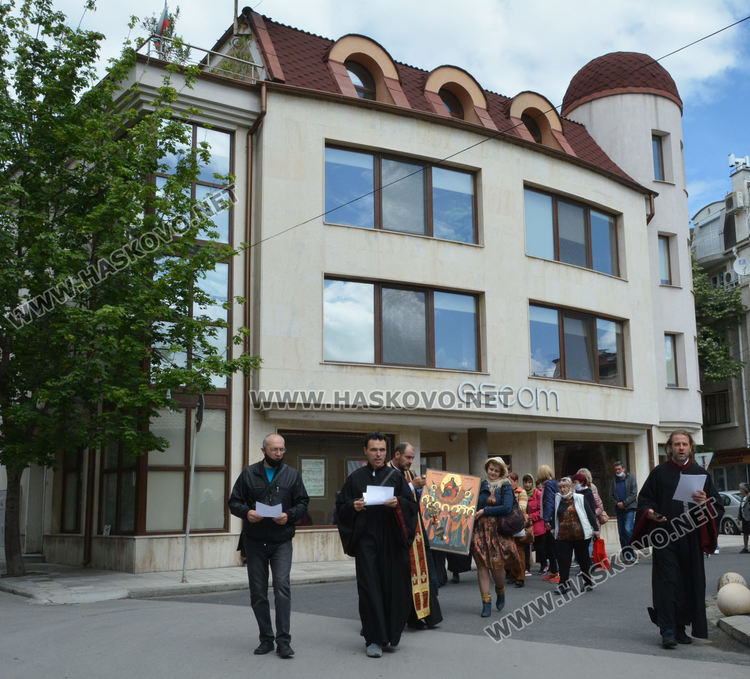 Литийно шествие за Спасовден, именикът Спас Александров раздаде курбан