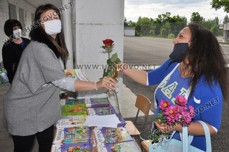 320 деца от „Васил Левски“ с удостоверения за завършване на учебната година