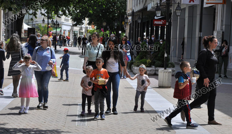 Слънце, облаци и кратък дъжд в събота