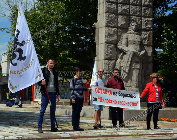 Николай Георгиев - четвърти (от ляво надясно)