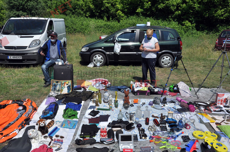 Автопазарът заработи на пълни обороти, но без спазване на противоепидемичните мерки