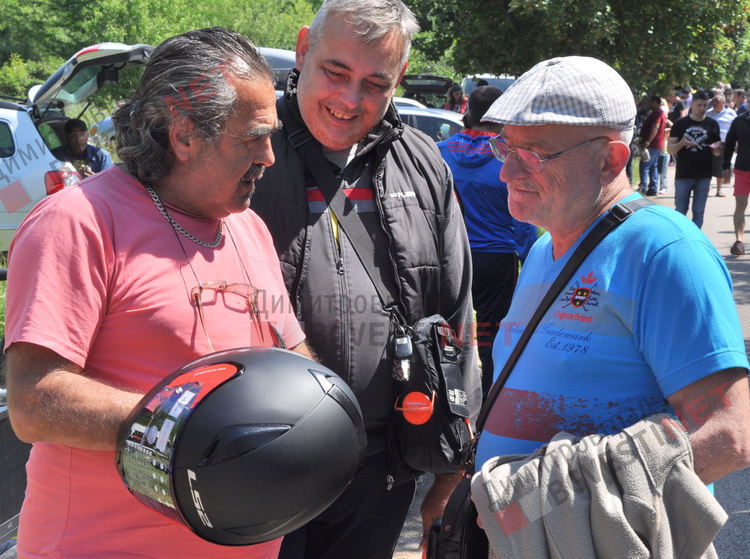 Автопазарът заработи на пълни обороти, но без спазване на противоепидемичните мерки