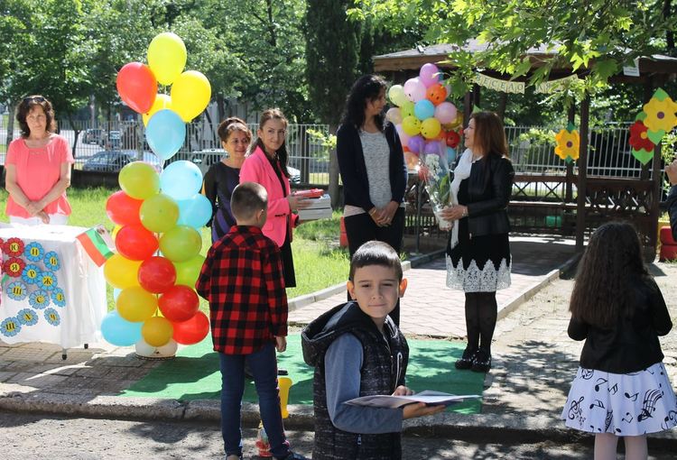 Първолаците на „Йовков“ получиха първите си свидетелства