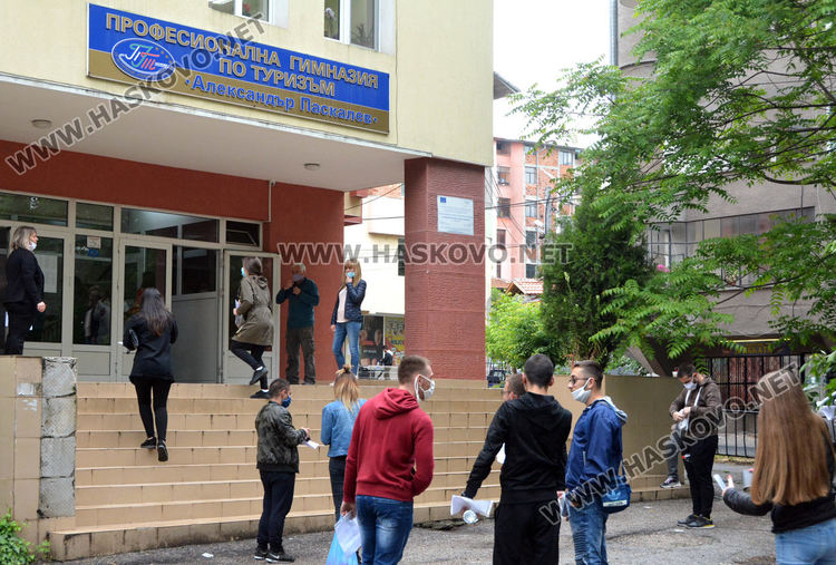 Мериха температурата на зрелостниците при влизане на матурата по БЕЛ