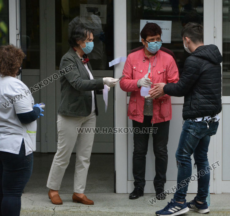 Мериха температурата на зрелостниците при влизане на матурата по БЕЛ