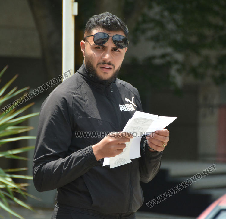 Две патрулки приклещиха шофьор без книжка в Хасково