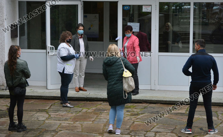 Мериха температурата на зрелостниците при влизане на матурата по БЕЛ
