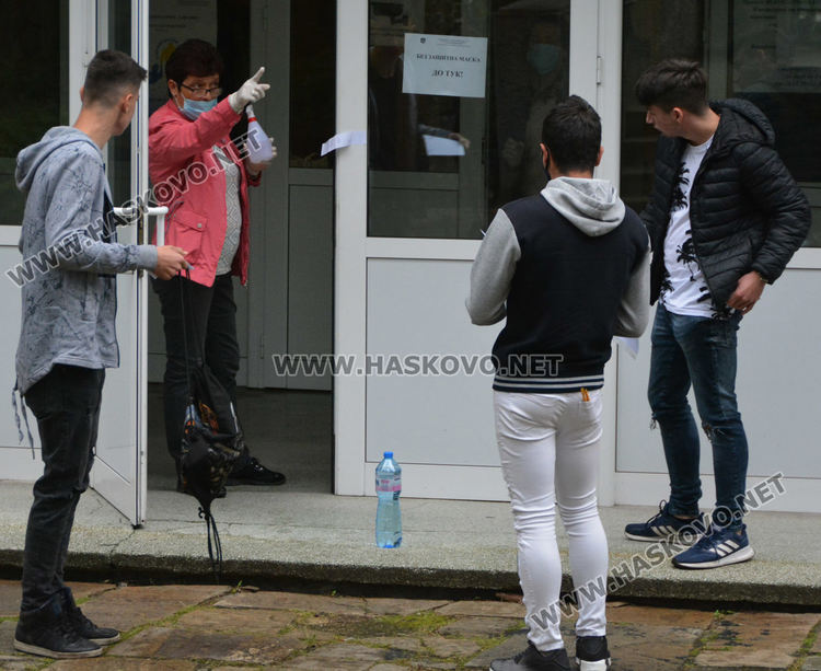 Мериха температурата на зрелостниците при влизане на матурата по БЕЛ