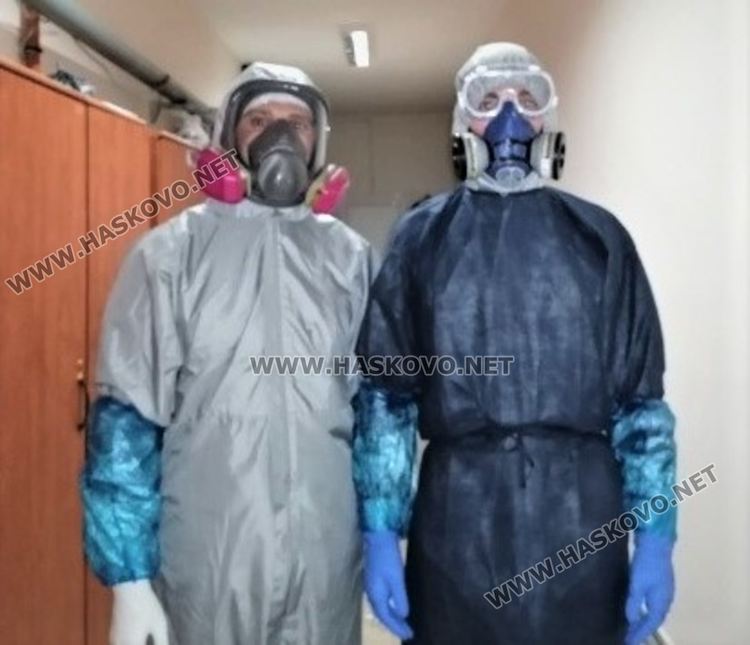 Да общуваш със света от покрива на болницата. Аплодисменти за д-р Димитров и д-р Вълев!
