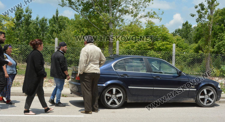 Две патрулки приклещиха шофьор без книжка в Хасково