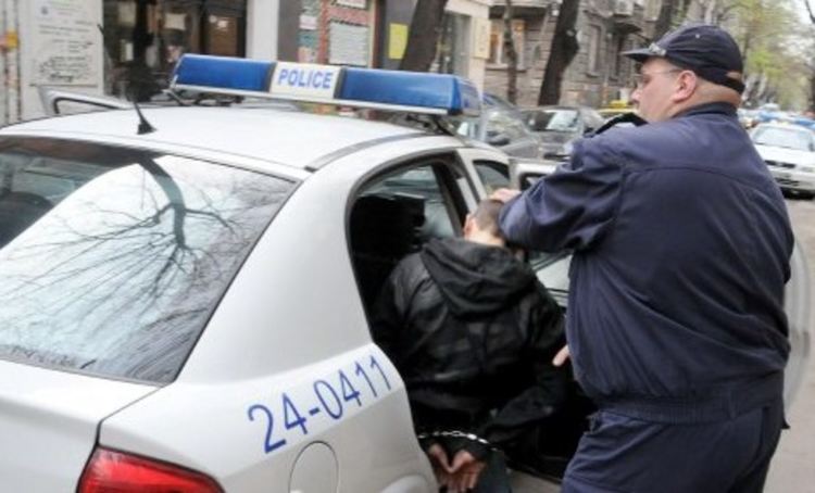 21-годишен тарашил магазин в „Орфей“, теглил пари от дебитна карта