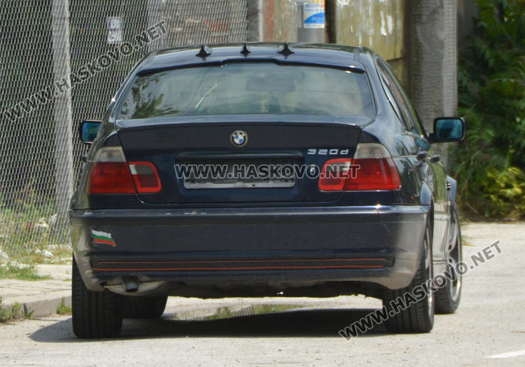 Две патрулки приклещиха шофьор без книжка в Хасково