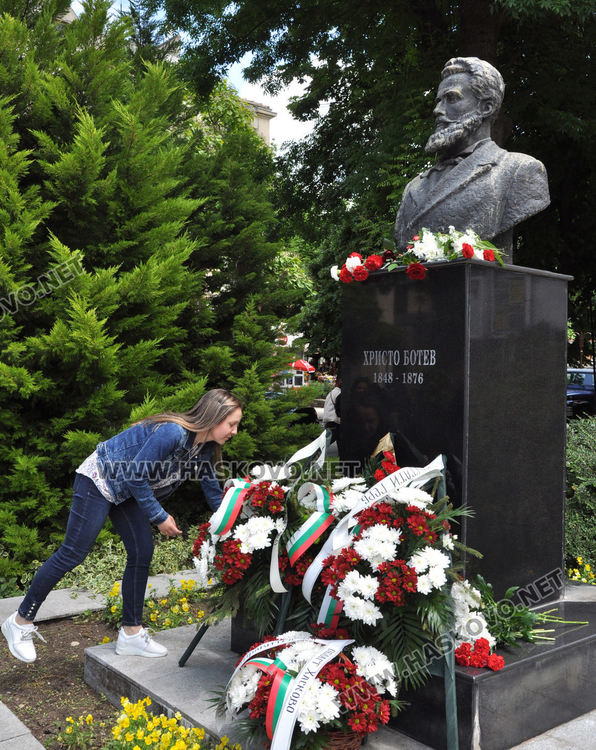 В Хасково почетоха Христо Ботев и загиналите за свободата на България (видео)