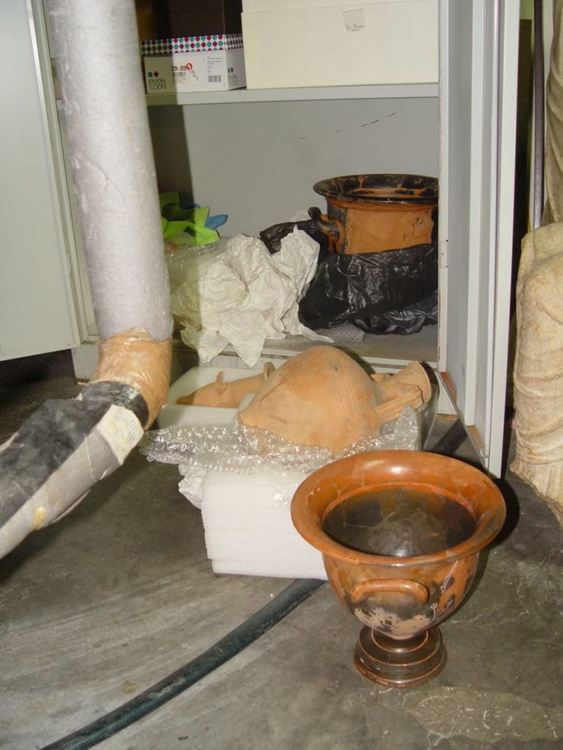 Прокуратурата е иззела още артефакти от офисите на Васил Божков