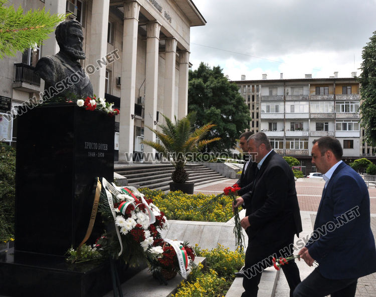 В Хасково почетоха Христо Ботев и загиналите за свободата на България (видео)