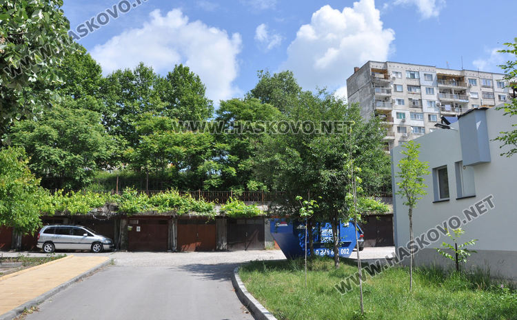 В „Орфей“ се жалват от змии и неокосени треви