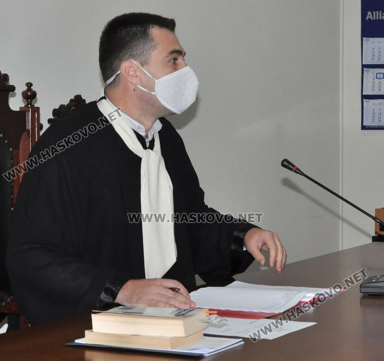 Шампион по бокс и брат му налагали мъжа в „Република“, след сбиване за дрога