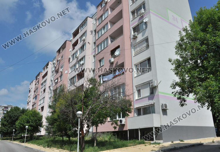 В „Орфей“ се жалват от змии и неокосени треви