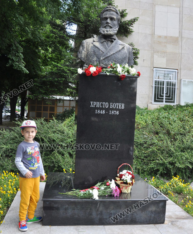 В Хасково почетоха Христо Ботев и загиналите за свободата на България (видео)