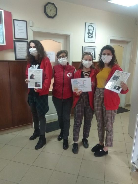 Значка „„Млад отличник на БЧК“ получиха доброволки на институцията