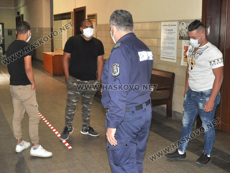 Шампион по бокс и брат му налагали мъжа в „Република“, след сбиване за дрога