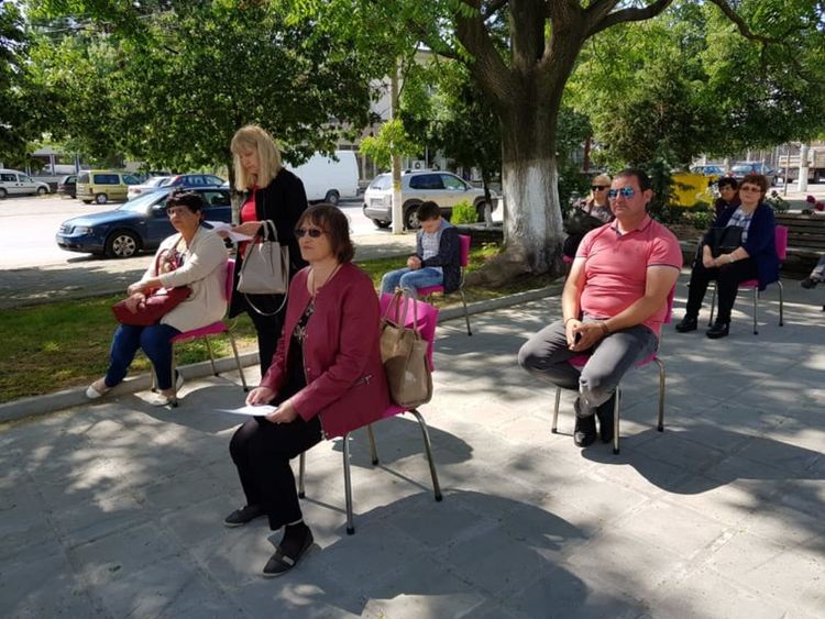 Със стихове и цветя Първомай почете героите на свободна България