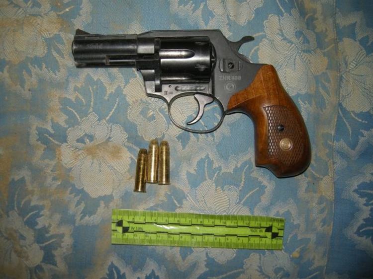 Двама търговци на оръжие в ареста, издирват трети с Европейска заповед за арест