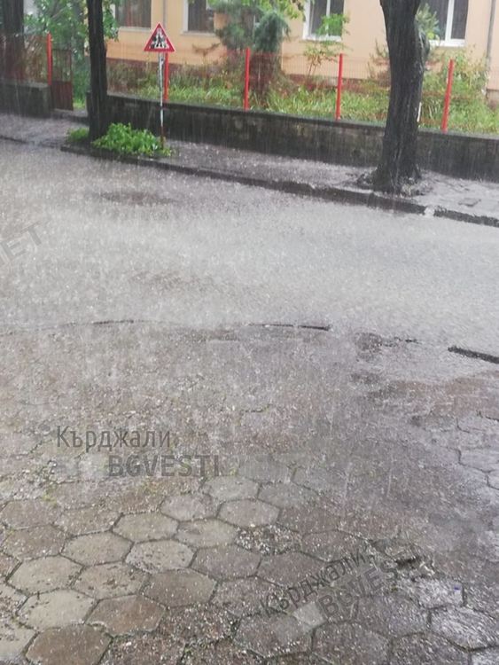 Водна  стена с градушка удави Кърджали/снимки/