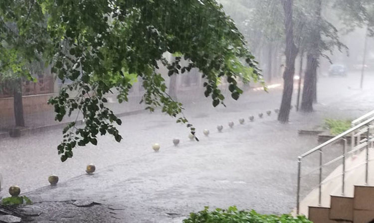 Водна  стена с градушка удави Кърджали/снимки/