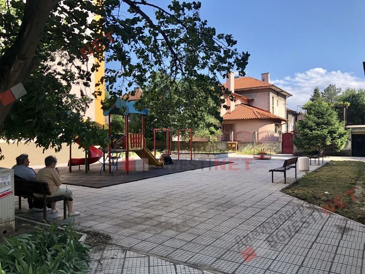 Мъж, заплашвал с нож хора на детска площадка, прекара 3 денонощия в ареста