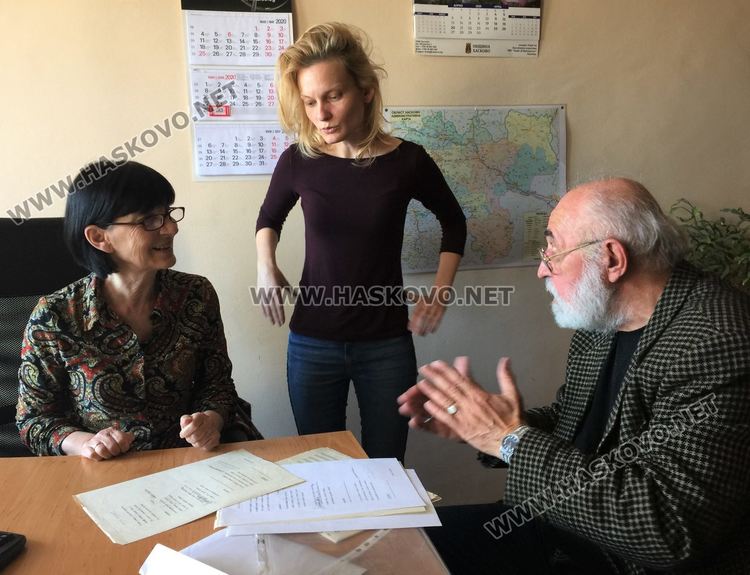 Маестро Захариев дари на Музея в Хасково партитурата на химна на „Южна пролет“ и фрака си