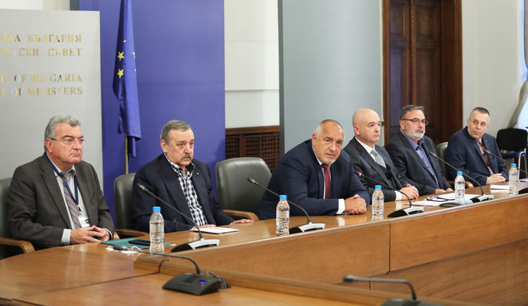 Националният оперативен щаб ще работи до края на годината, нищо не е свършило