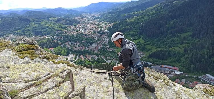 Военни преминаха курс по алпийска подготовка, катериха Турлука