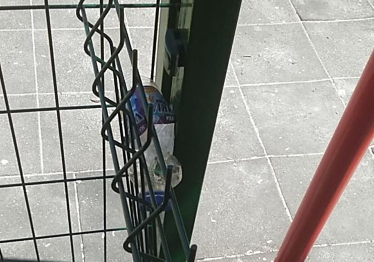 Вандал сряза оградата на детска площадка