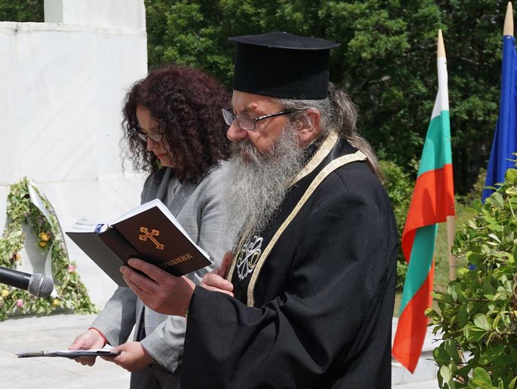 Поклон на Илиева нива