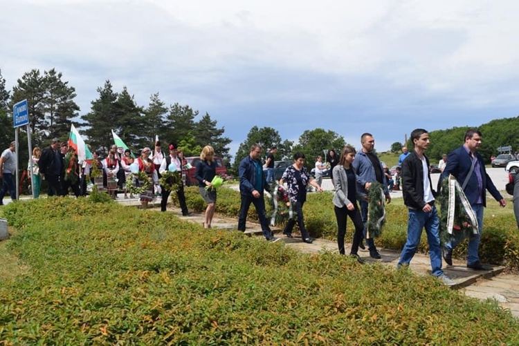 Поклон на Илиева нива