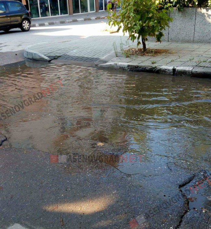 Почистват дъждоприемните шахти в община Асеновград