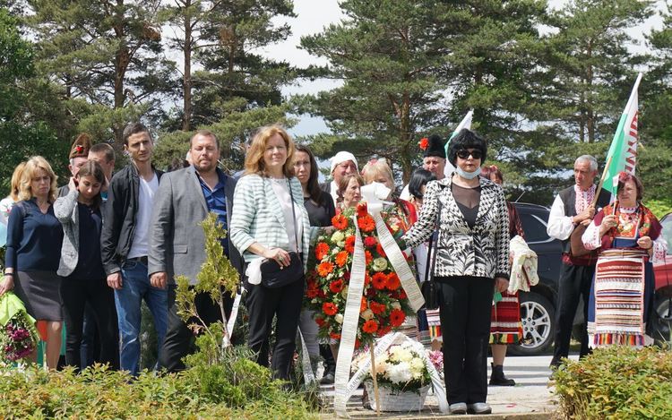 Поклон на Илиева нива