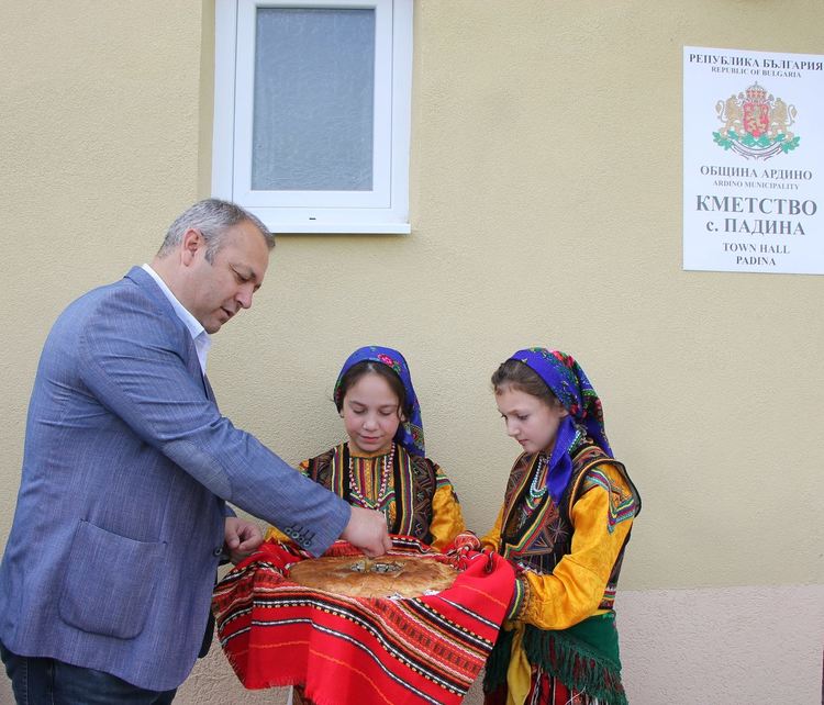 Кметът на Ардино инж. Изет Шабан откри изцяло обновената сграда на кметството в Падина