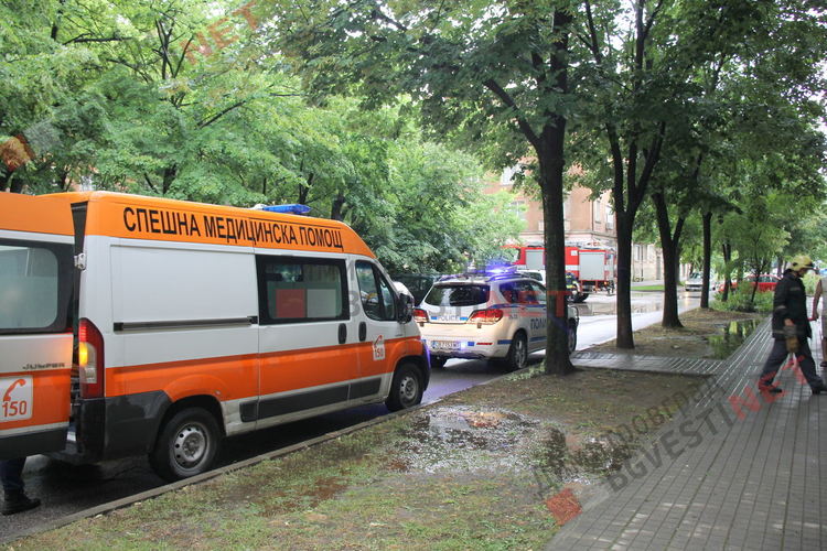 Полиция изведе мъж с психични проблеми от дома му в Димитровград