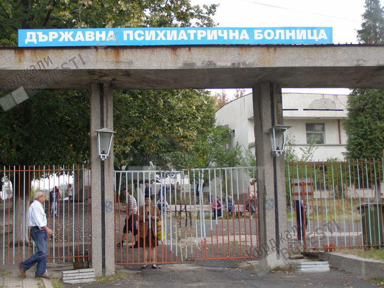 Коронавирусът засегна психичното здраве на кърджалийци,  опашки пред кабинетите на психиатрите