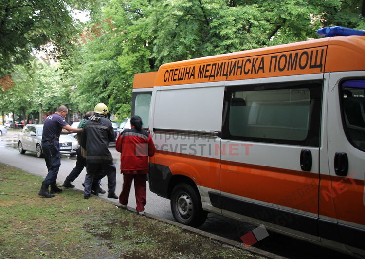 Полиция изведе мъж с психични проблеми от дома му в Димитровград